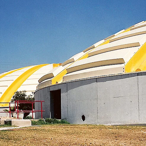 Covering system on pool with a diameter of 32 meters in Alicante, Spain